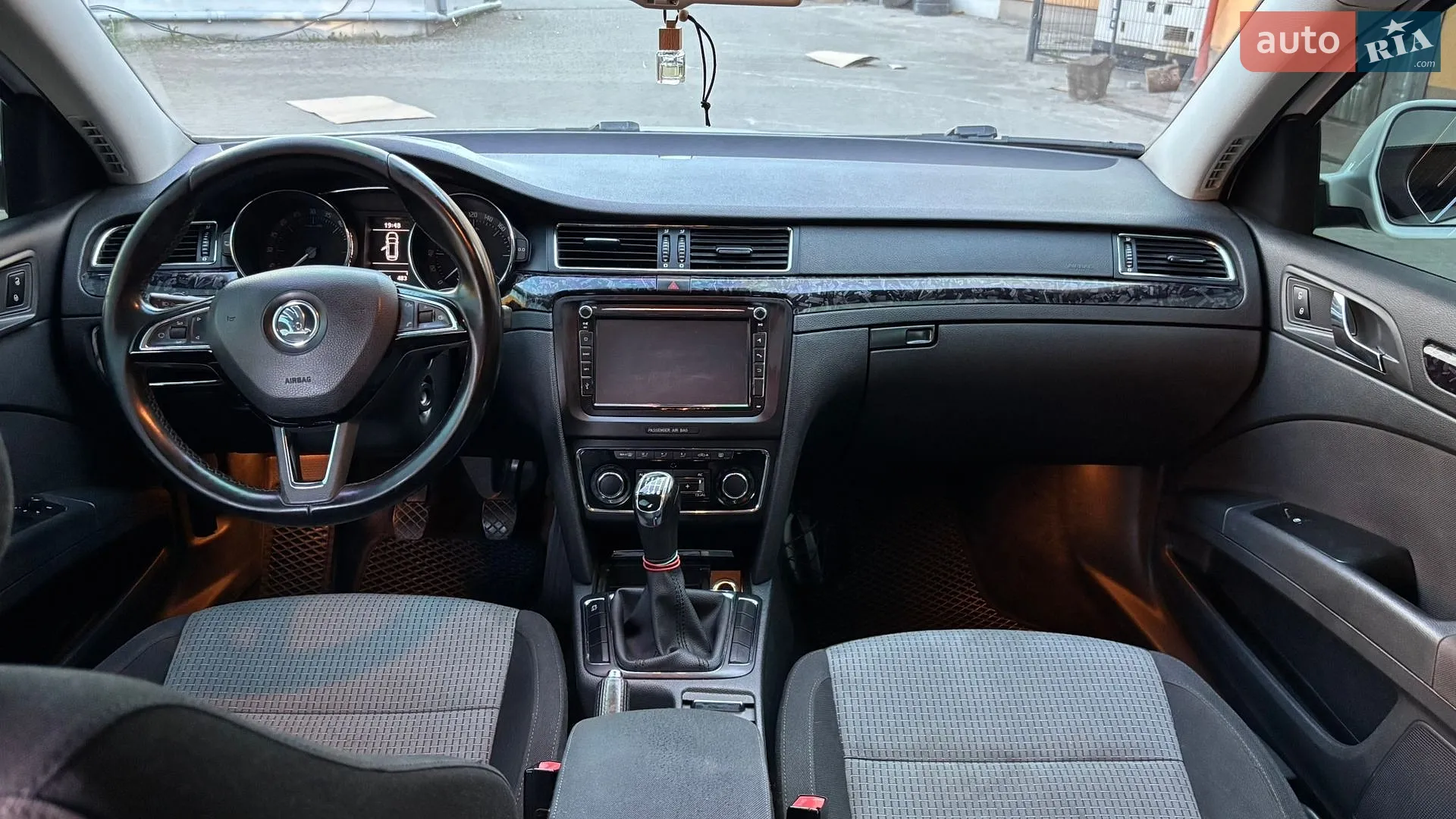 2011 Skoda Superb - мініатюра 12