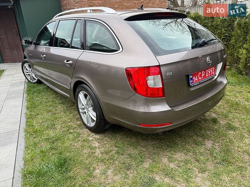 Универсал Skoda Superb 2010 в Рава-Русской