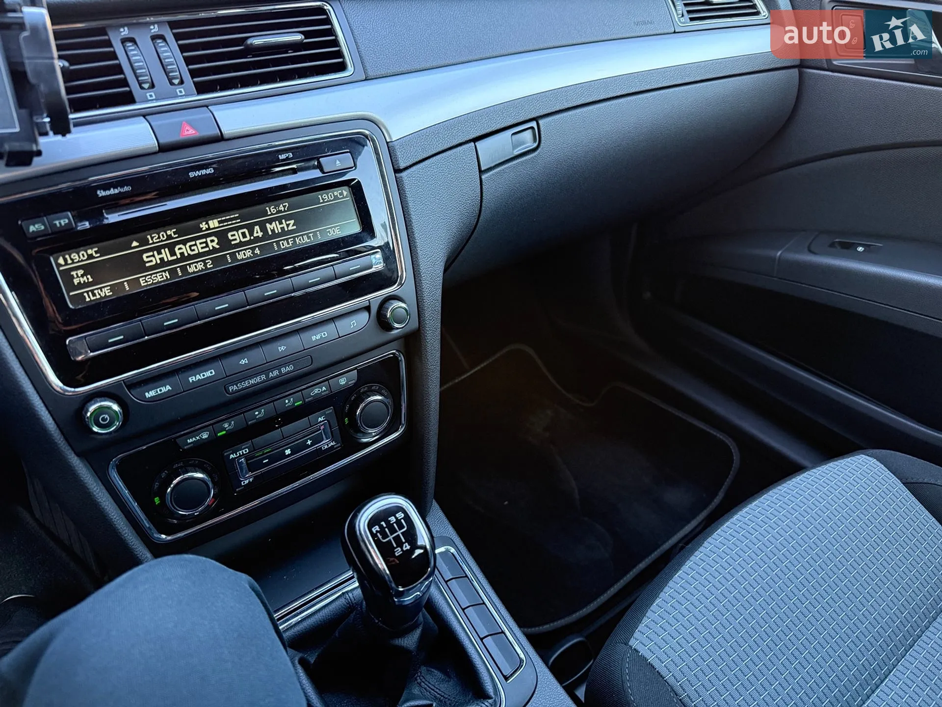 2010 Skoda Superb - мініатюра 12