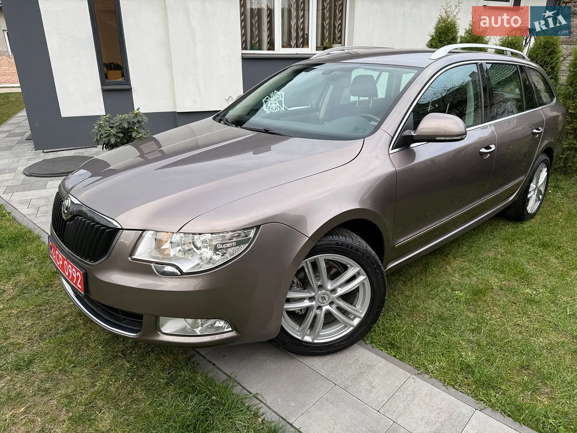 2010 Skoda Superb - мініатюра 17