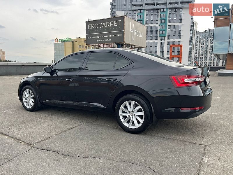 Лифтбек Skoda Superb 2016 в Киеве