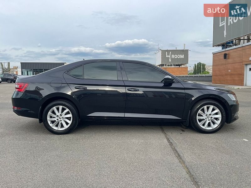 Лифтбек Skoda Superb 2016 в Киеве