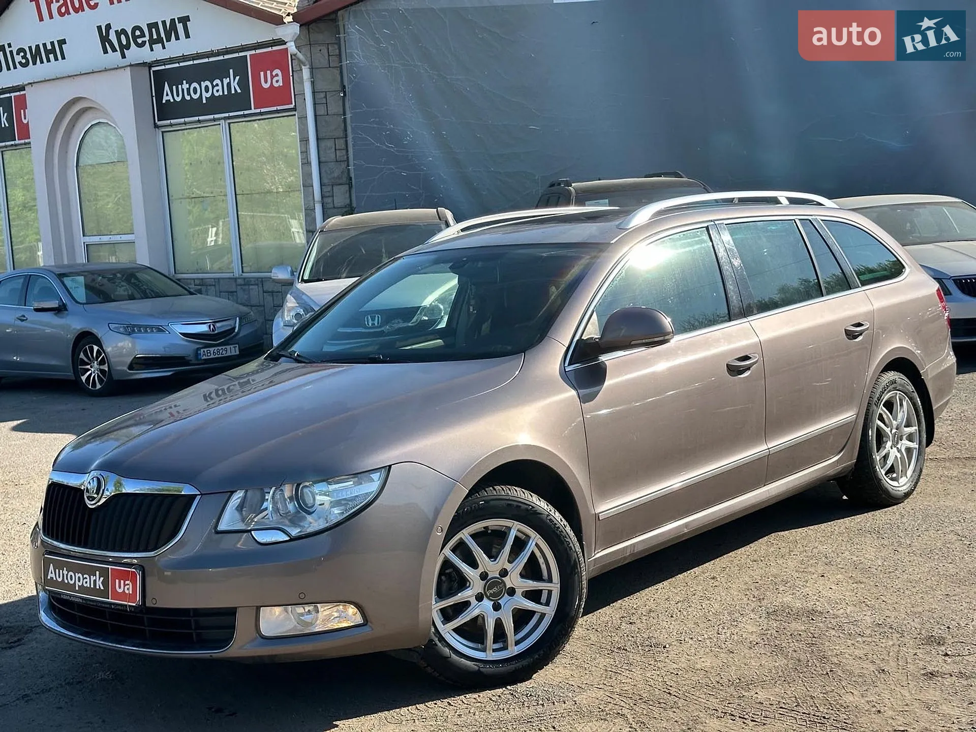2010 Skoda Superb - мініатюра 2