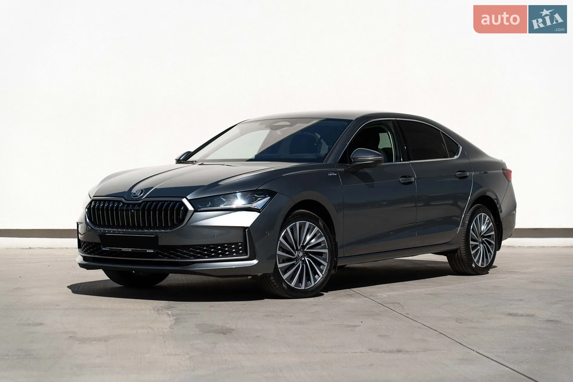 2025 Skoda Superb - фото 1
