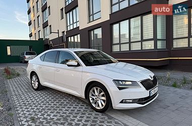 Ліфтбек Skoda Superb 2016 в Городку