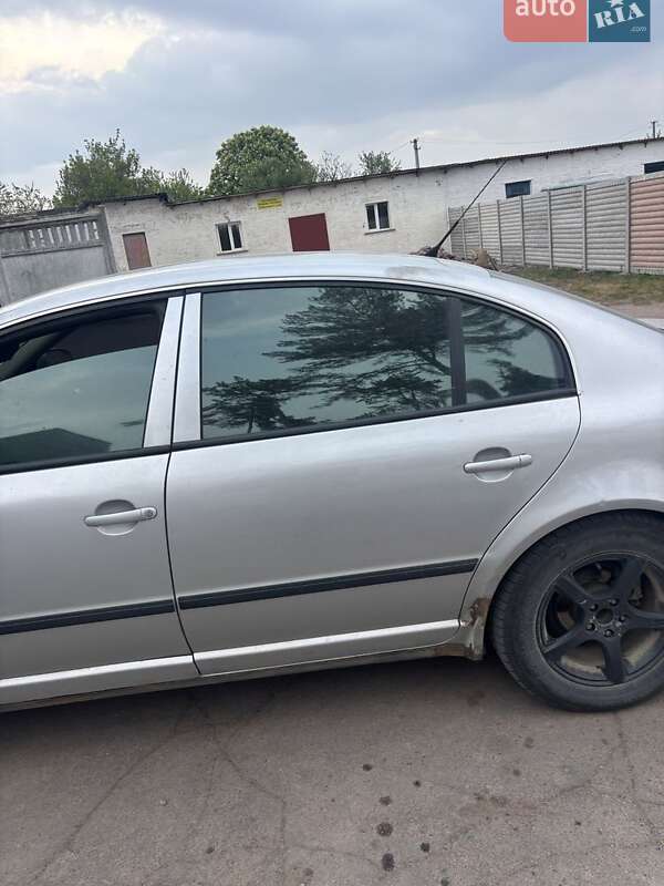 Лифтбек Skoda Superb 2006 в Коростене