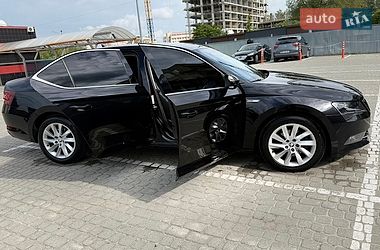 Лифтбек Skoda Superb 2017 в Львове