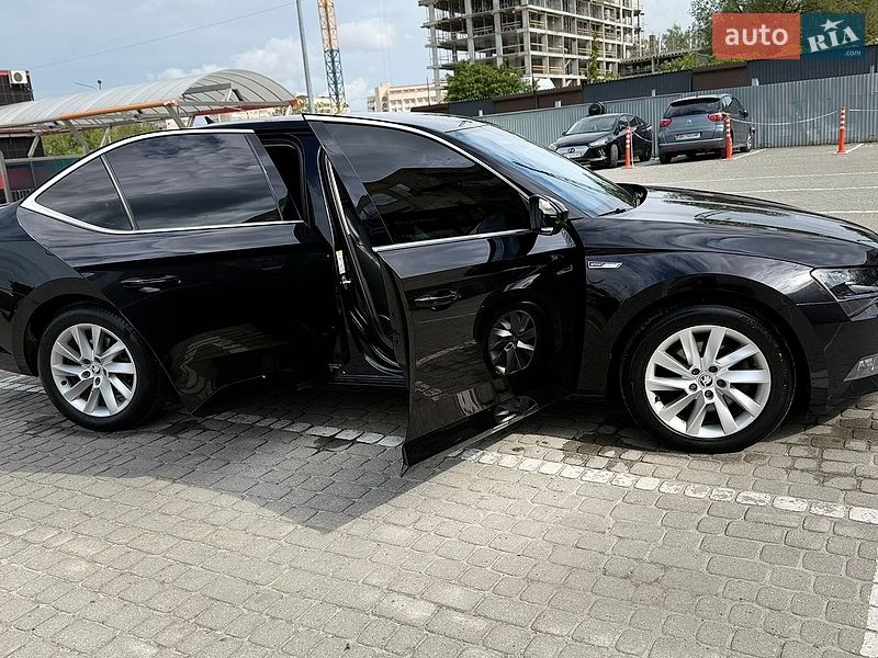 Лифтбек Skoda Superb 2017 в Львове