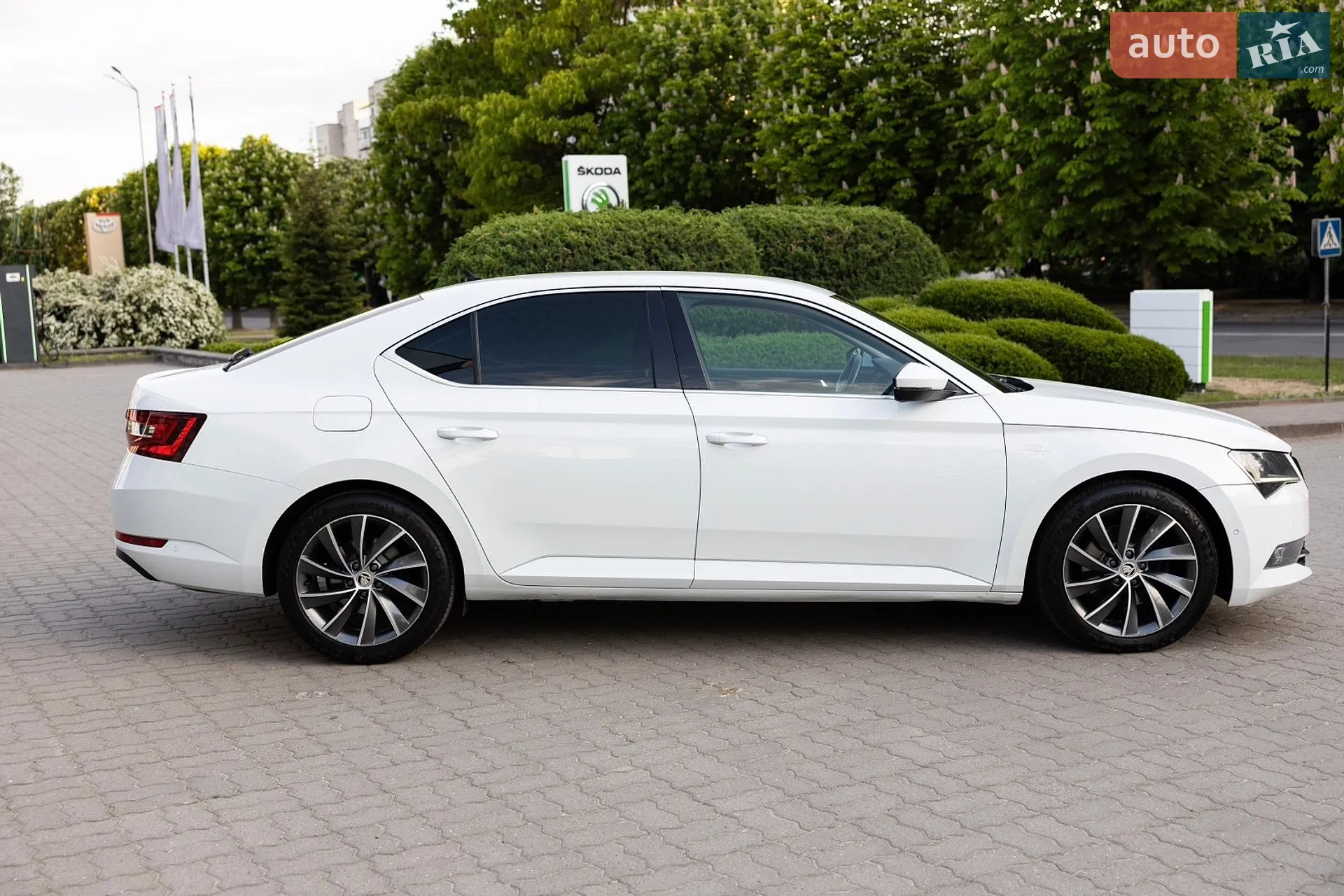 2017 Skoda Superb - мініатюра 12