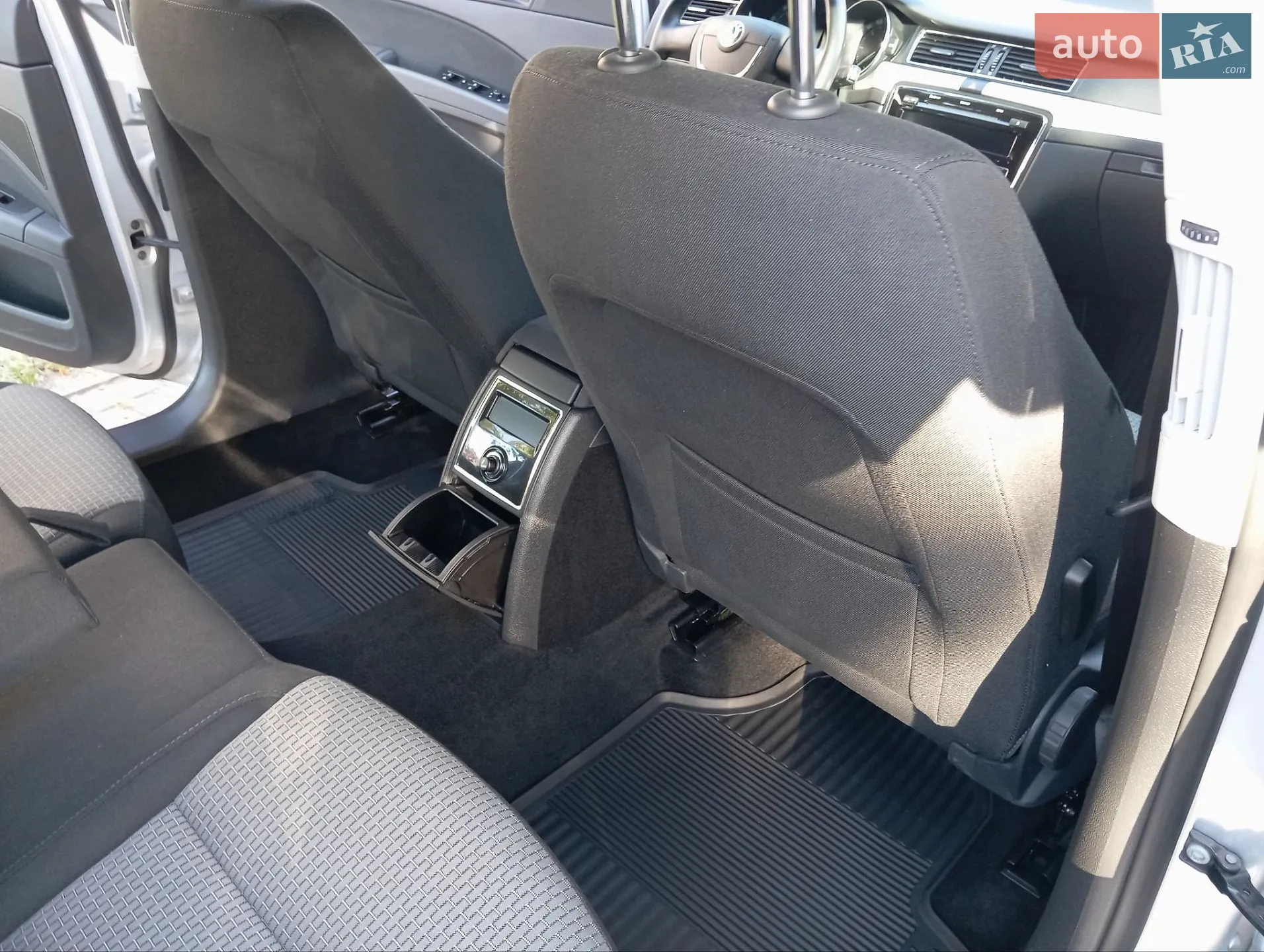 2011 Skoda Superb - мініатюра 93