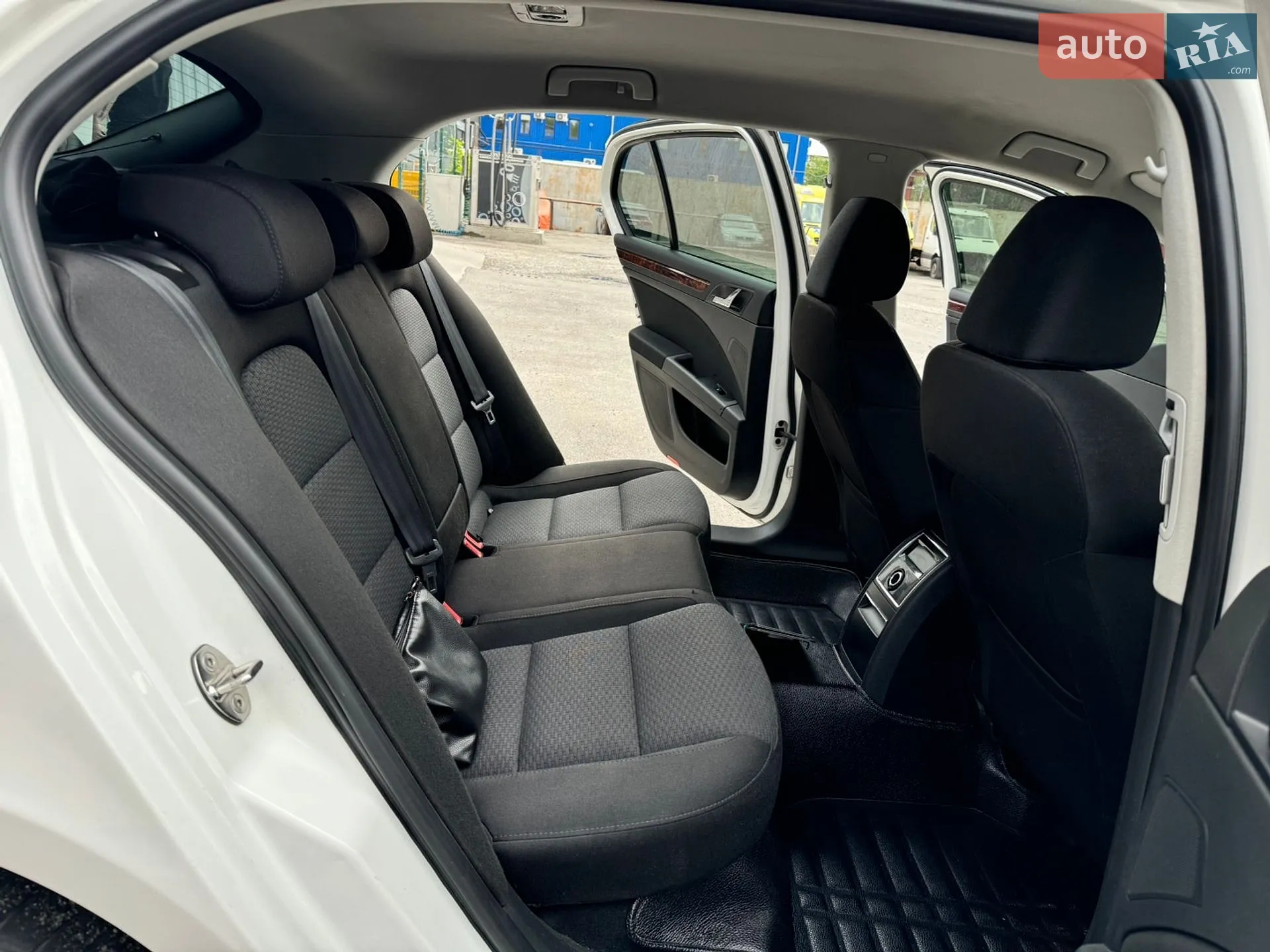 2011 Skoda Superb - мініатюра 38