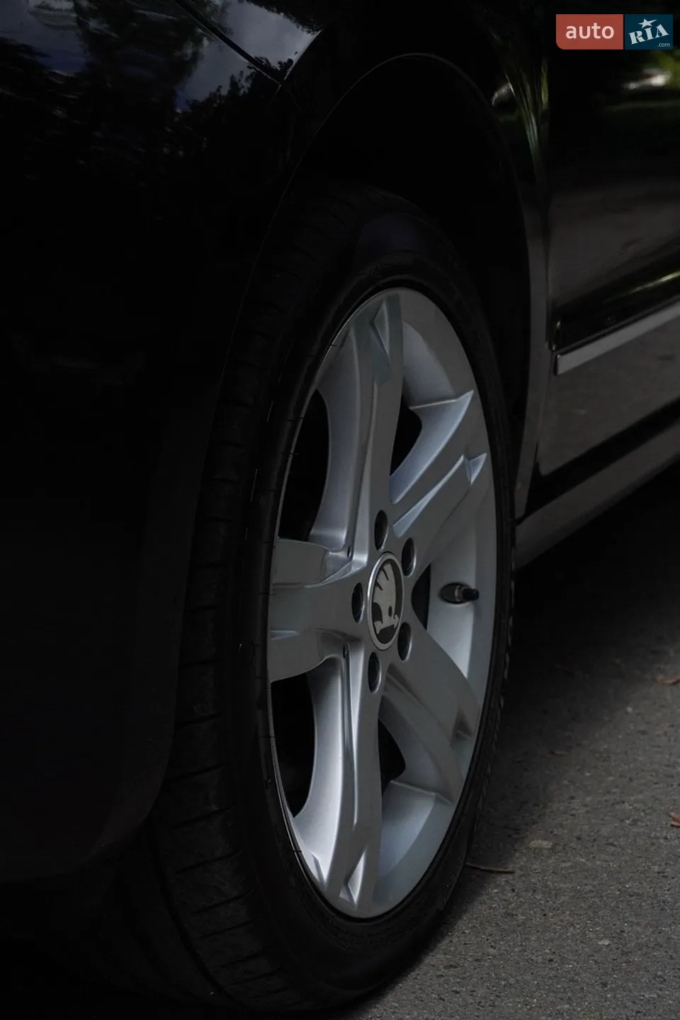 2010 Skoda Superb - мініатюра 3