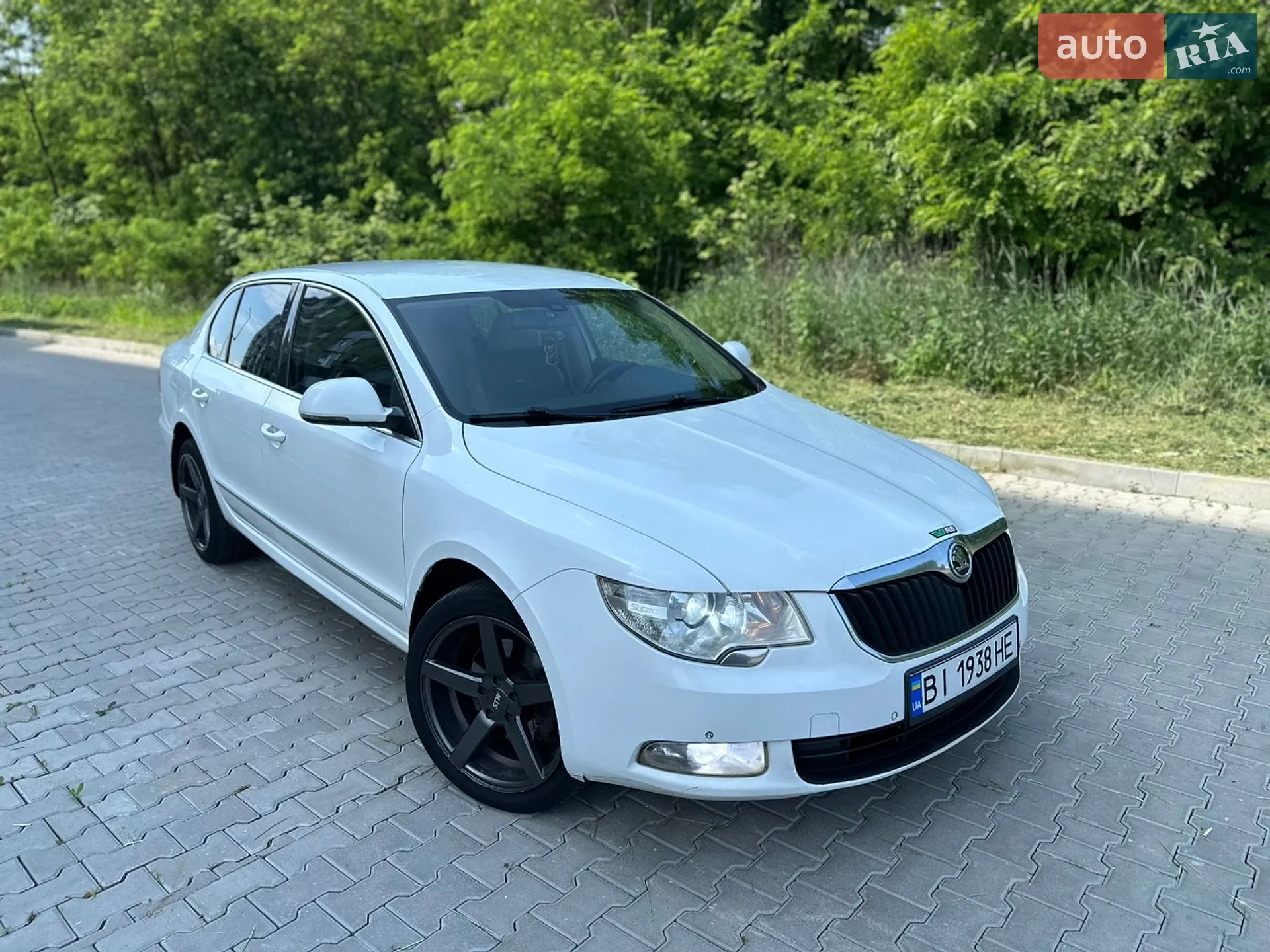 2010 Skoda Superb - мініатюра 2