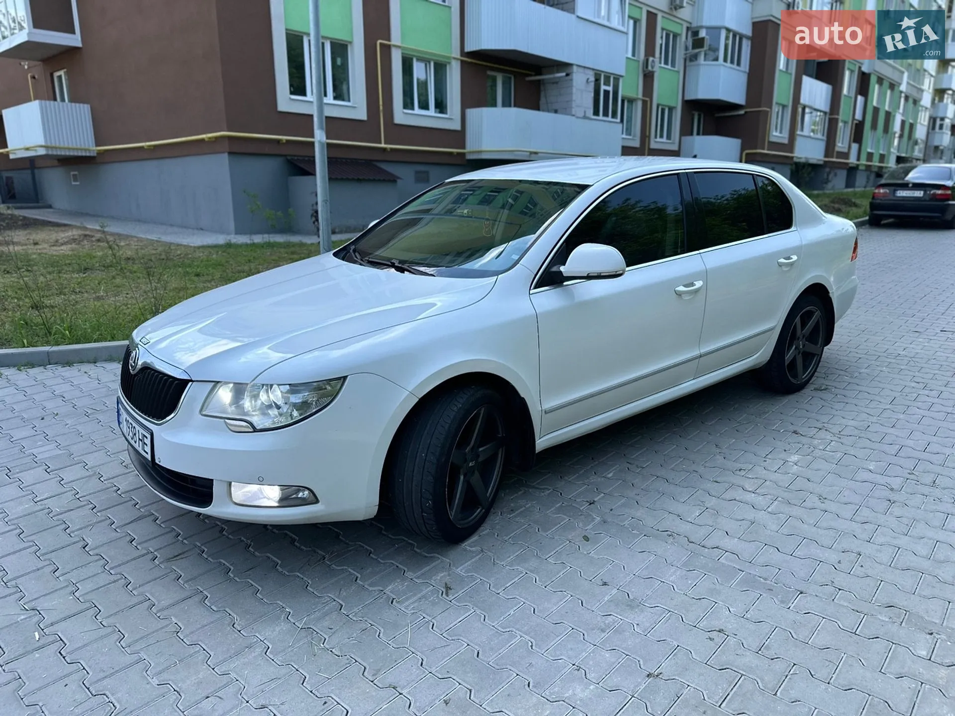 2010 Skoda Superb - мініатюра 3