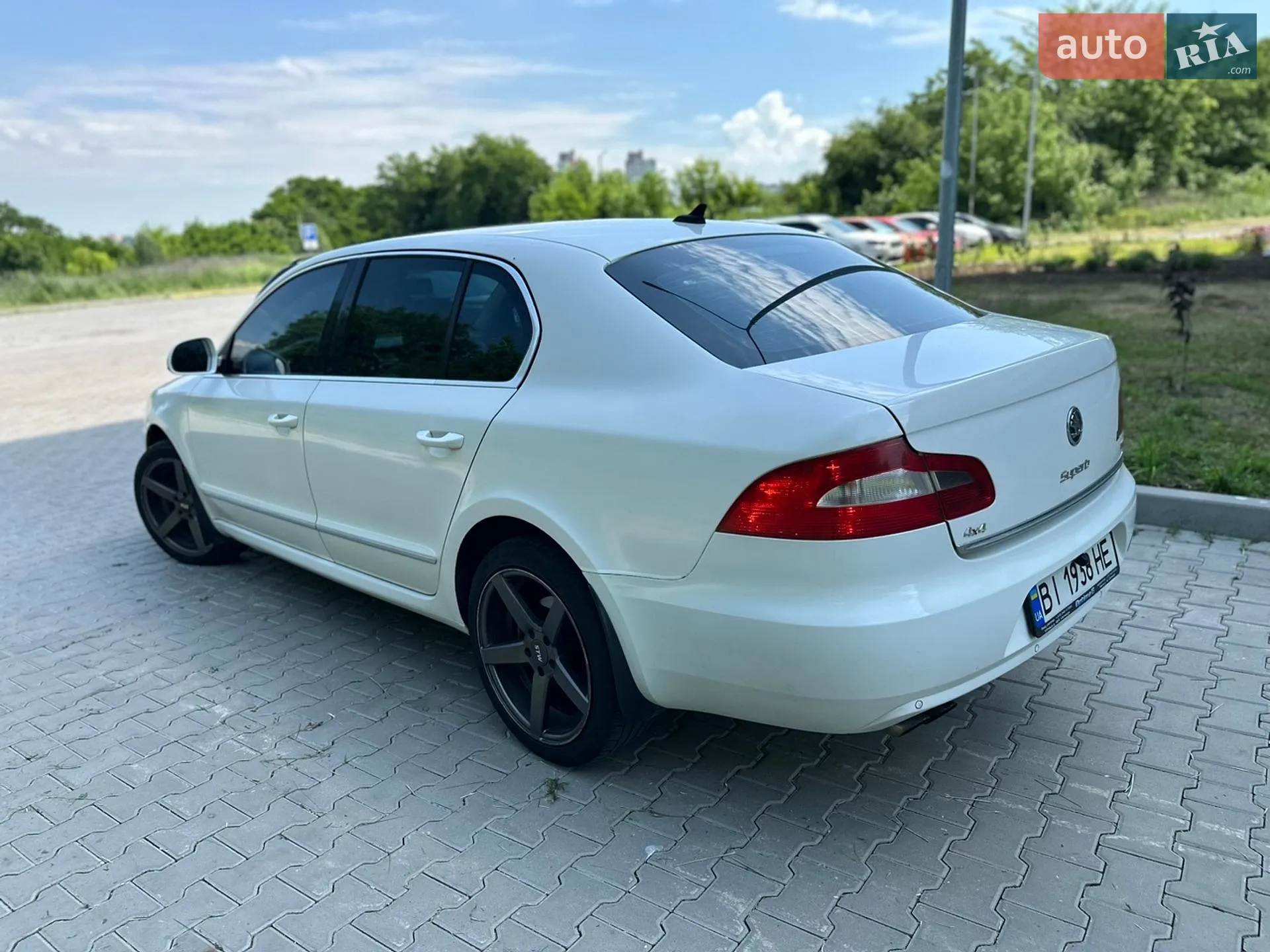 2010 Skoda Superb - мініатюра 6