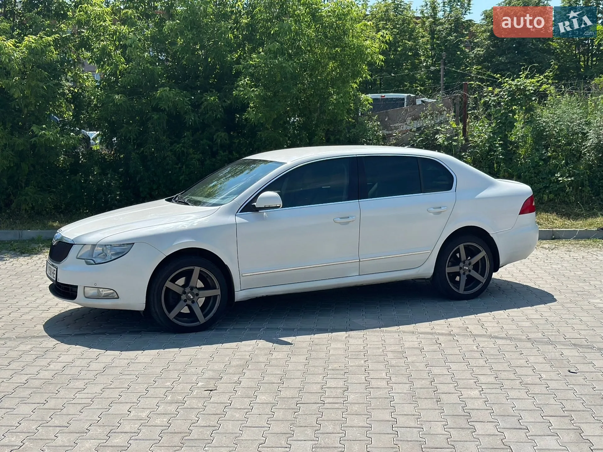 2010 Skoda Superb - мініатюра 11
