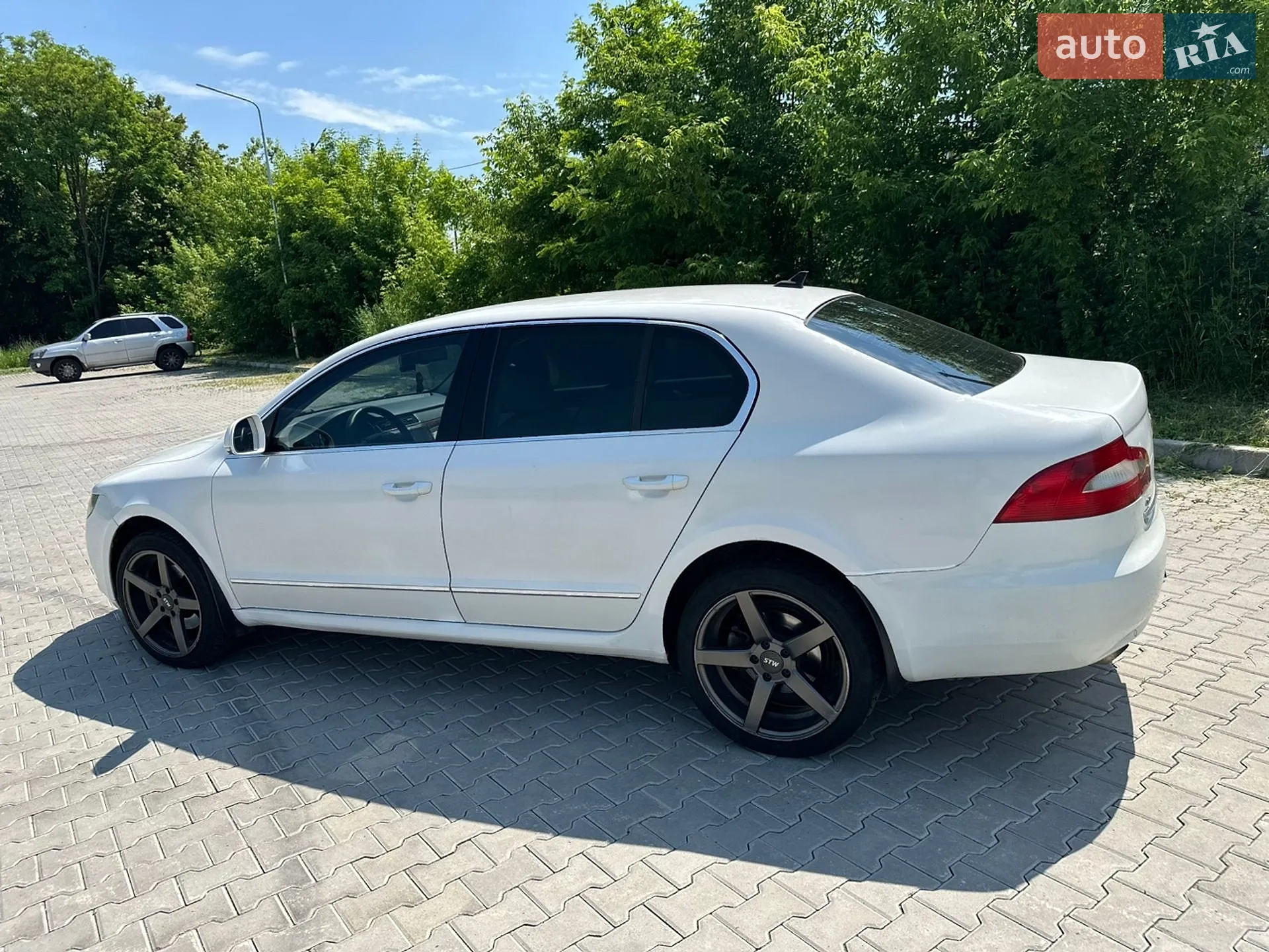 2010 Skoda Superb - мініатюра 13