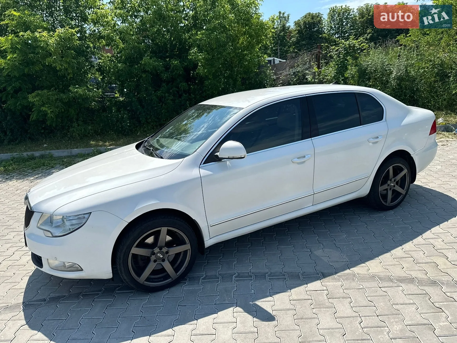 2010 Skoda Superb - мініатюра 12