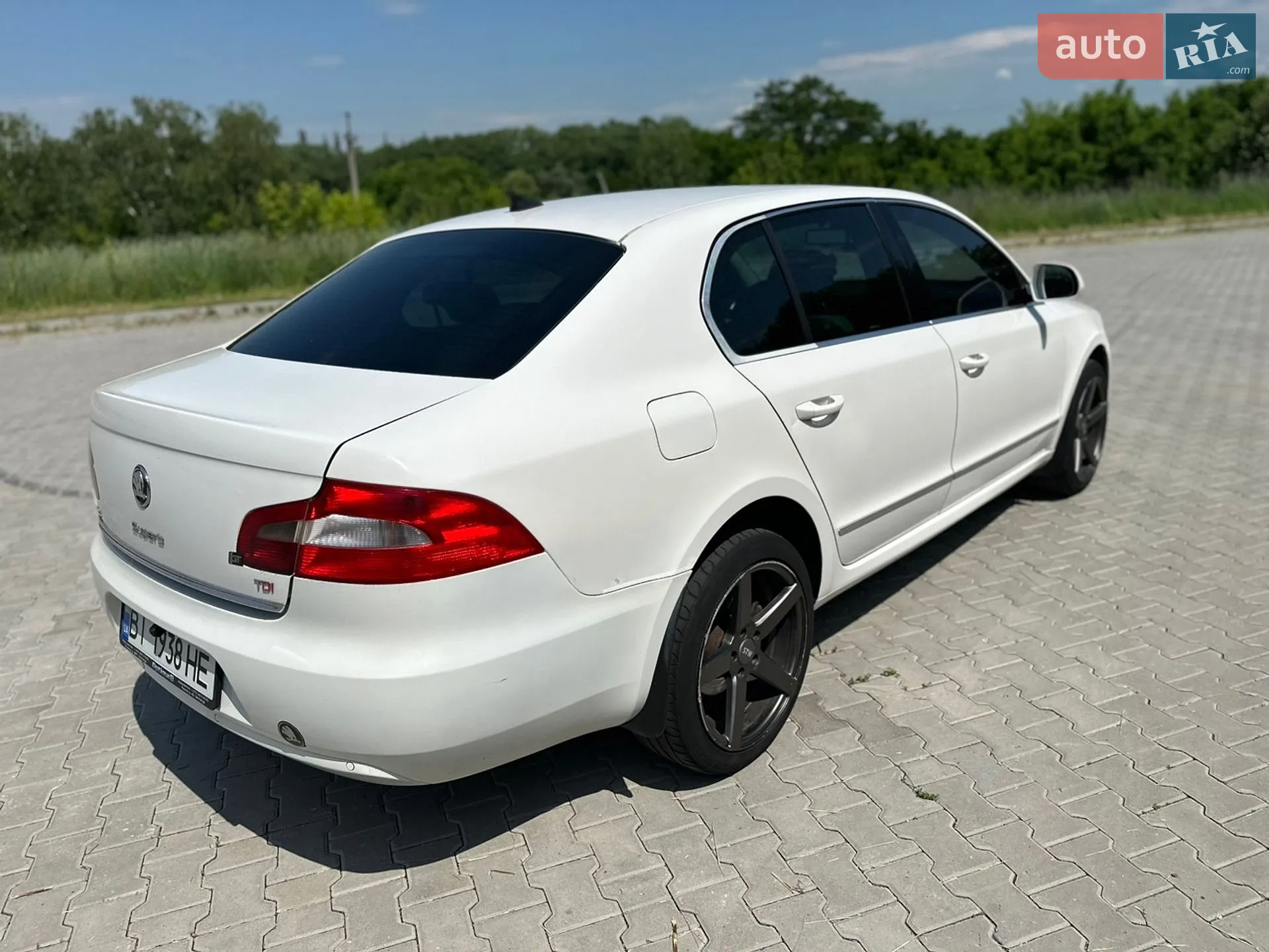 2010 Skoda Superb - мініатюра 15