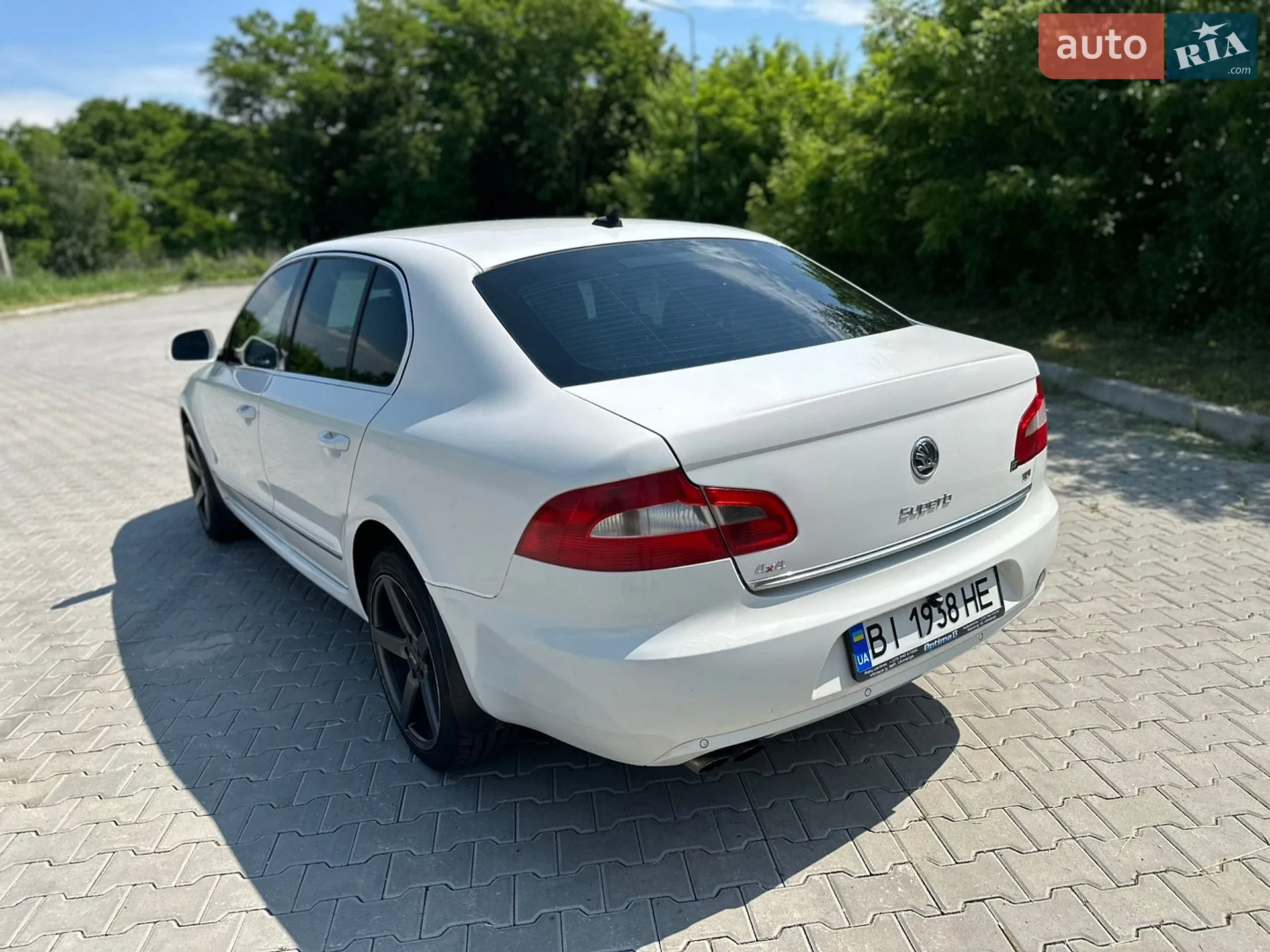 2010 Skoda Superb - мініатюра 17