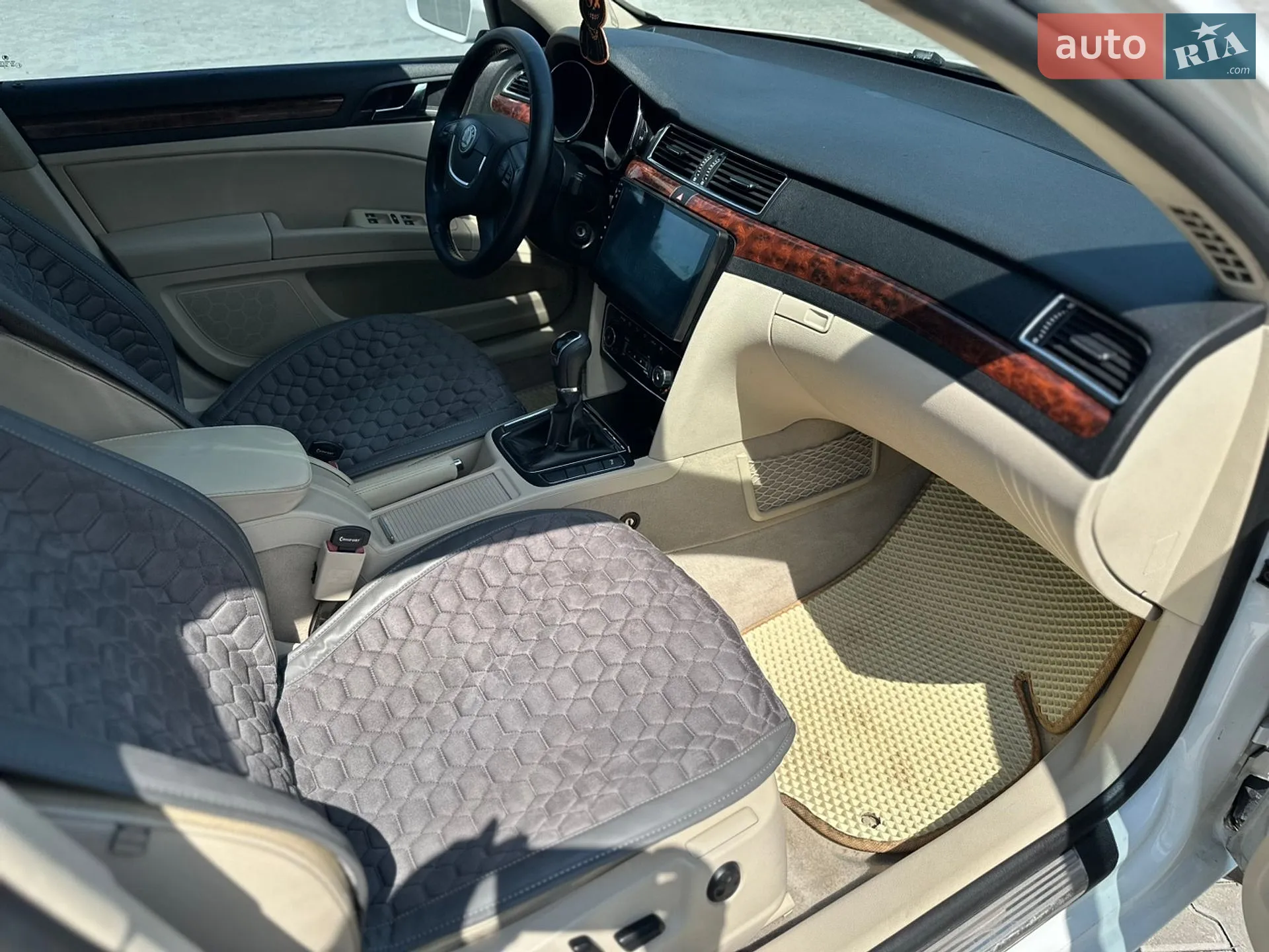 2010 Skoda Superb - мініатюра 19