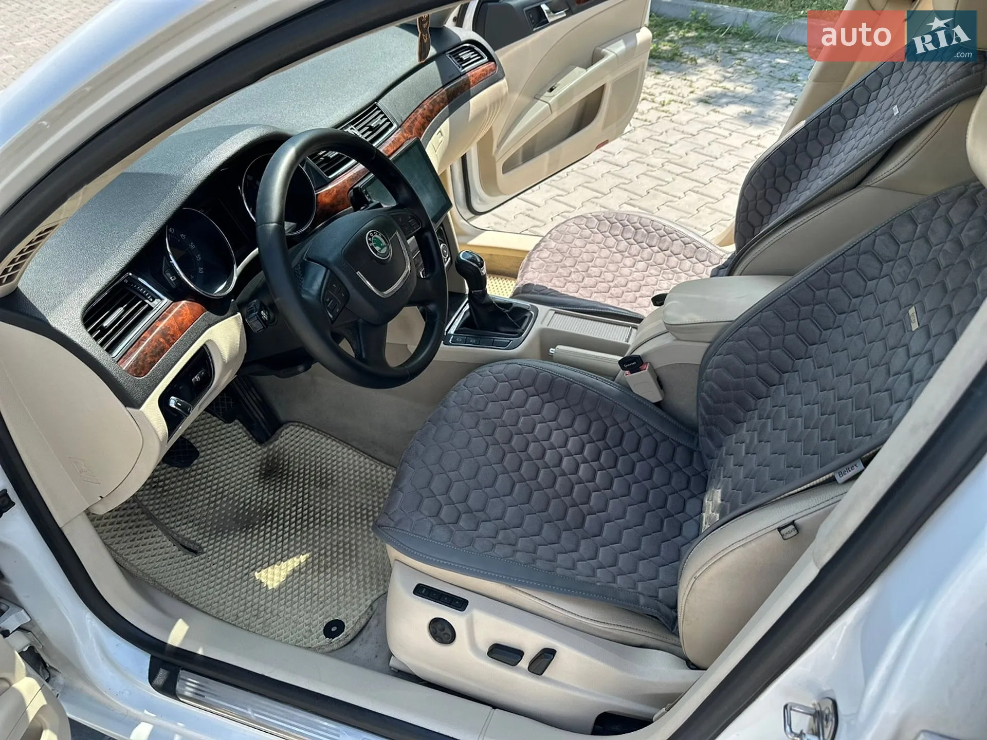 2010 Skoda Superb - мініатюра 21