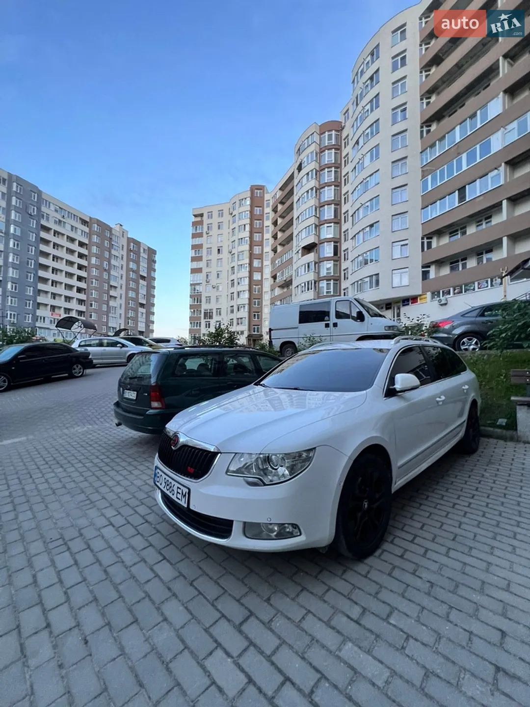 2010 Skoda Superb - мініатюра 3