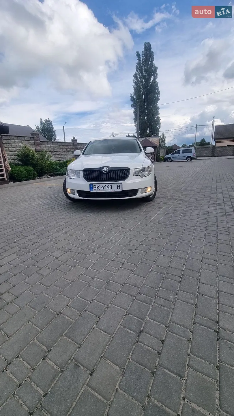 2011 Skoda Superb - мініатюра 2