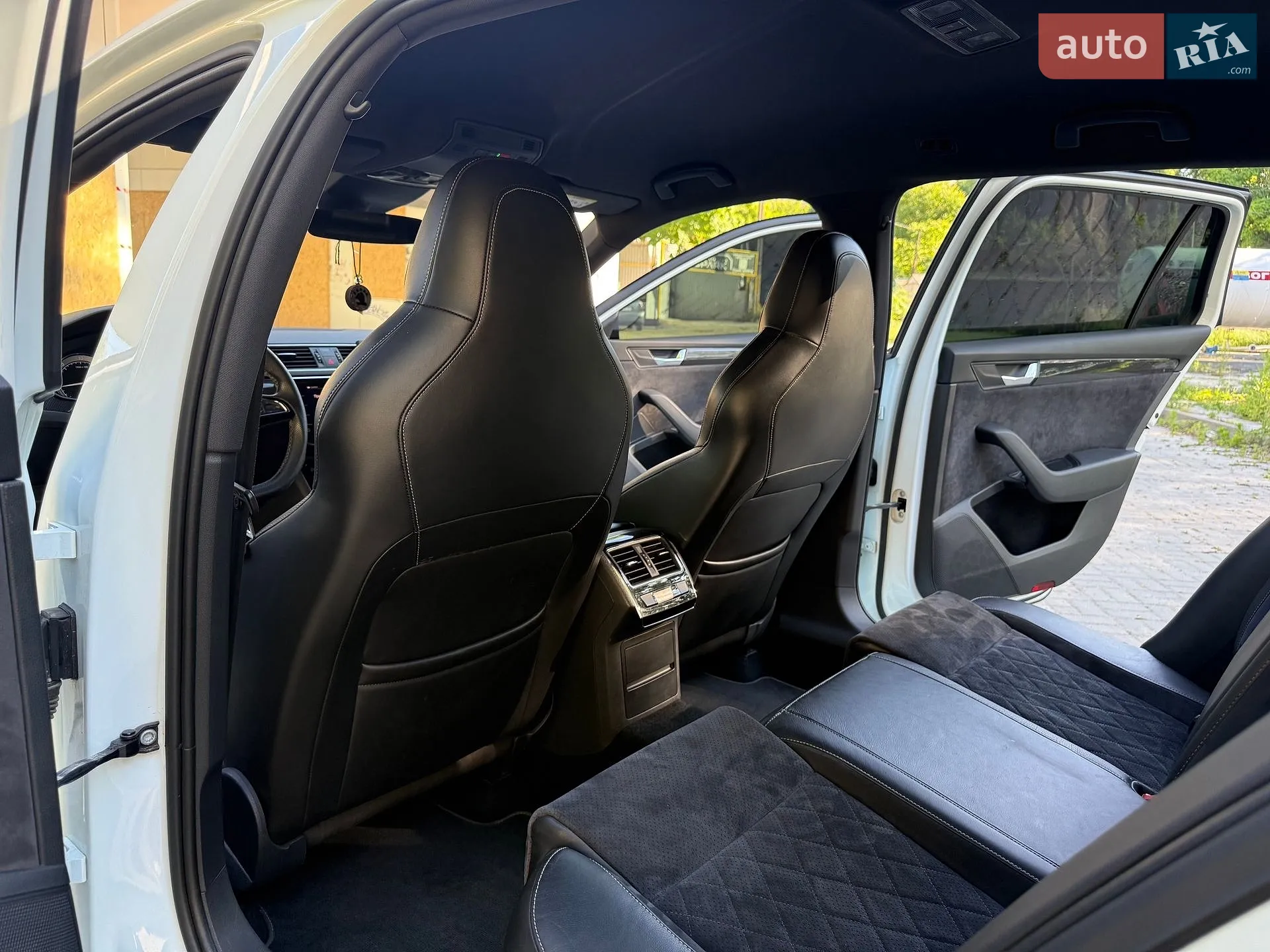 2017 Skoda Superb - мініатюра 23
