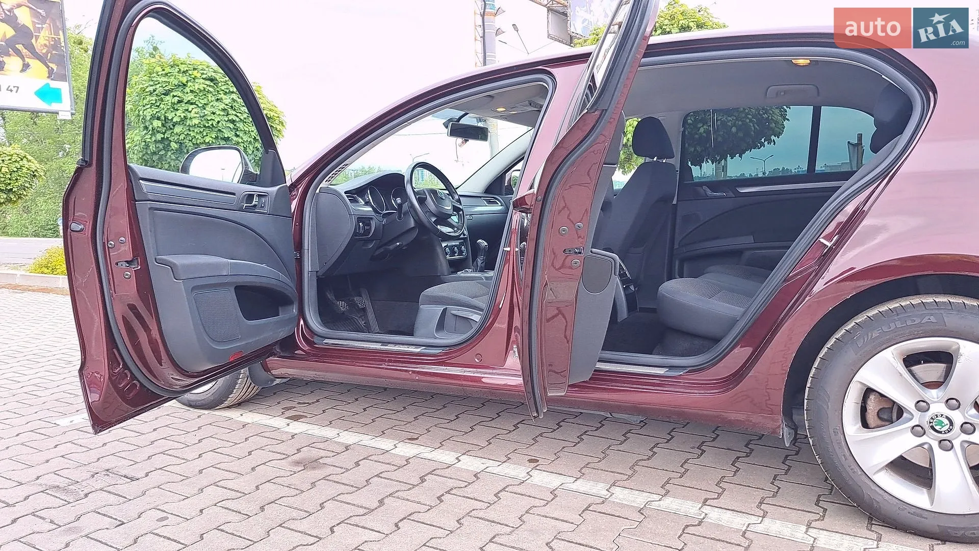 2010 Skoda Superb - мініатюра 15