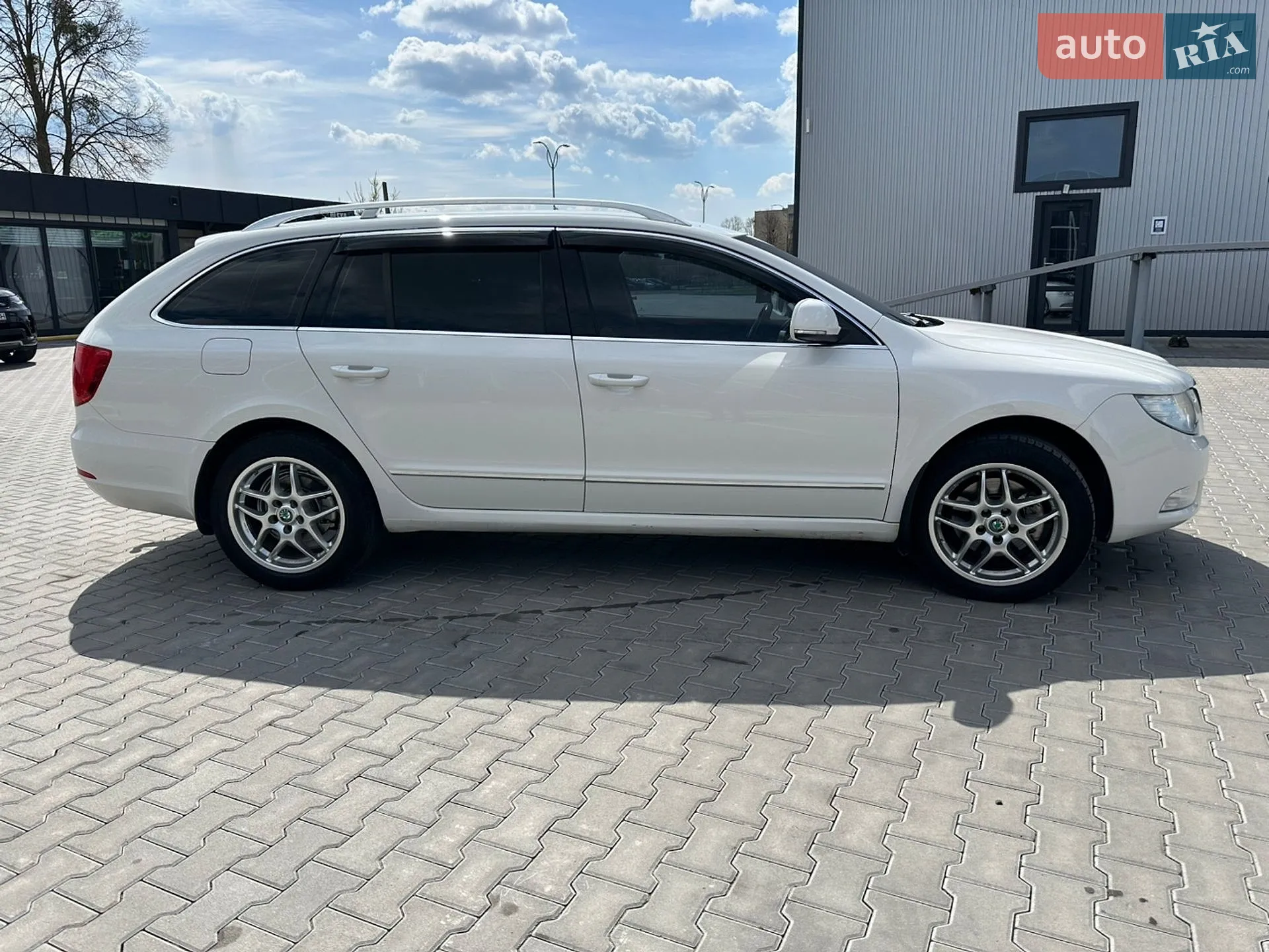 2011 Skoda Superb - мініатюра 6