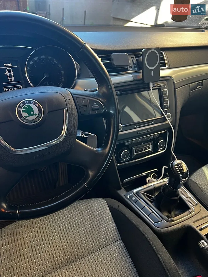 2010 Skoda Superb - мініатюра 21