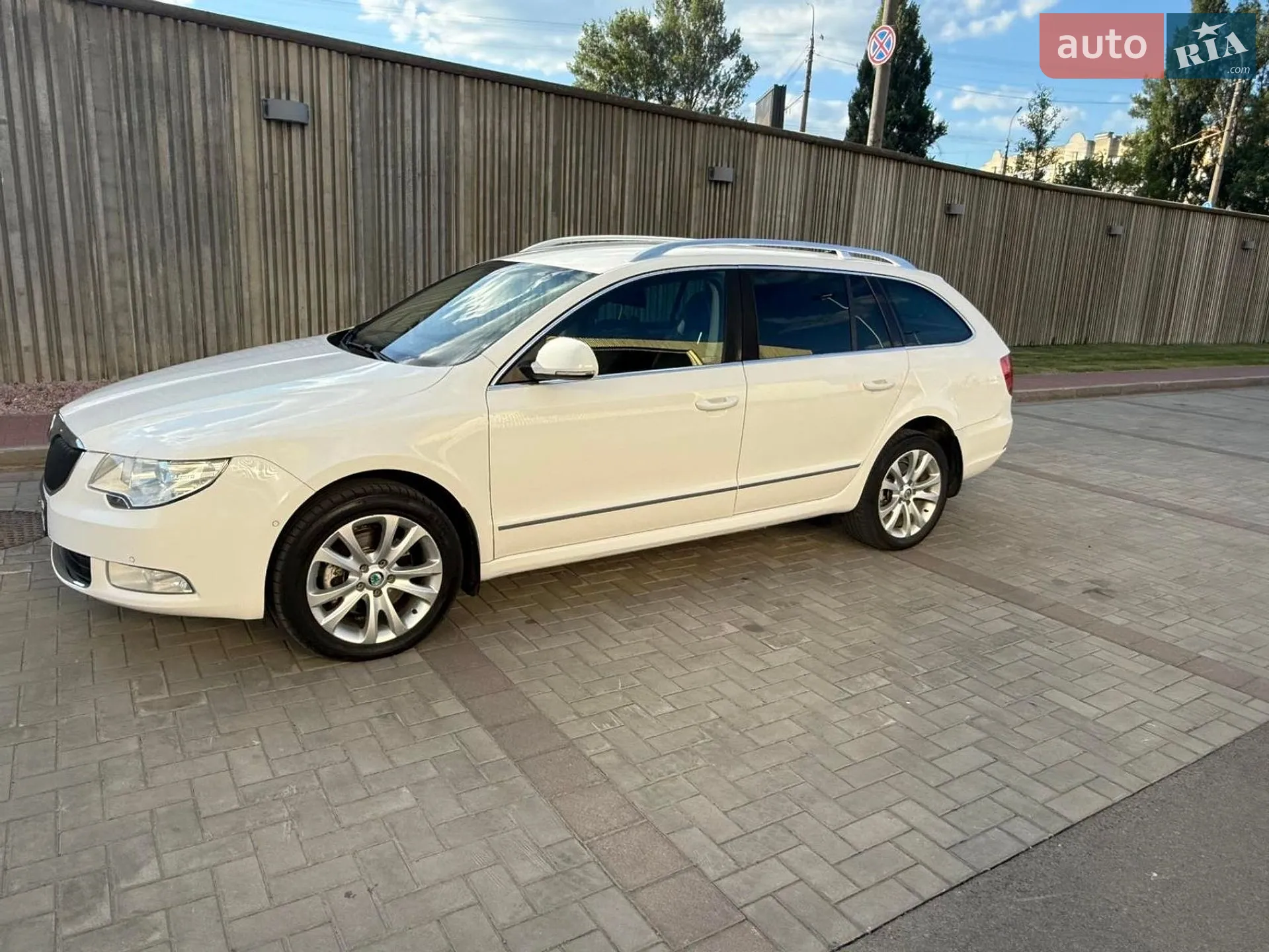 2011 Skoda Superb - мініатюра 11
