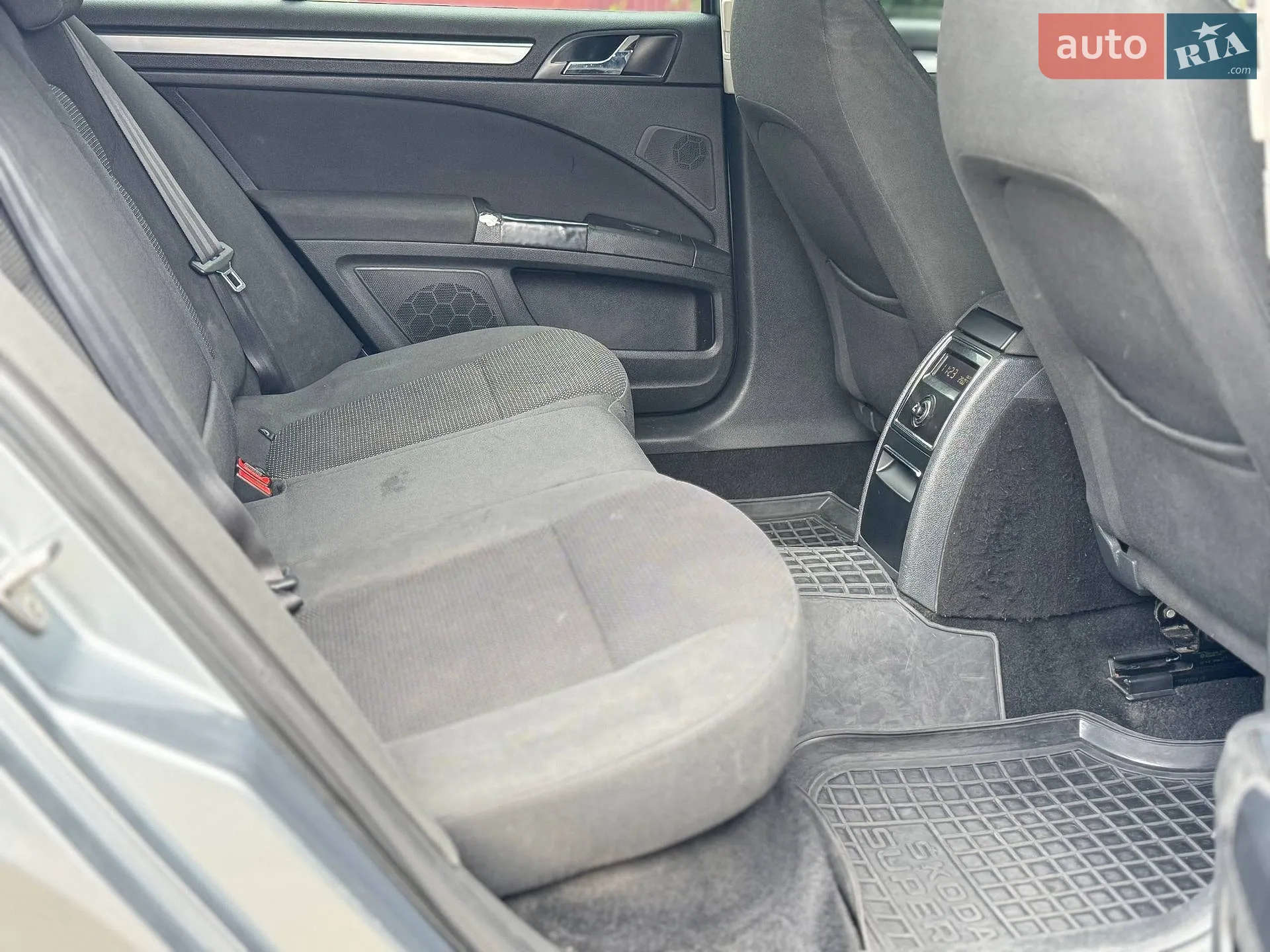 2010 Skoda Superb - мініатюра 14