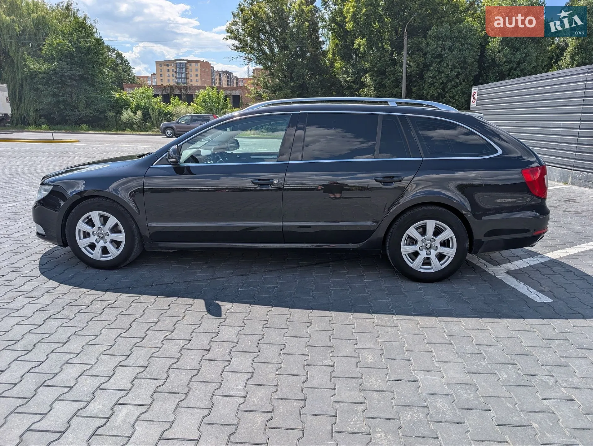 2010 Skoda Superb - мініатюра 8