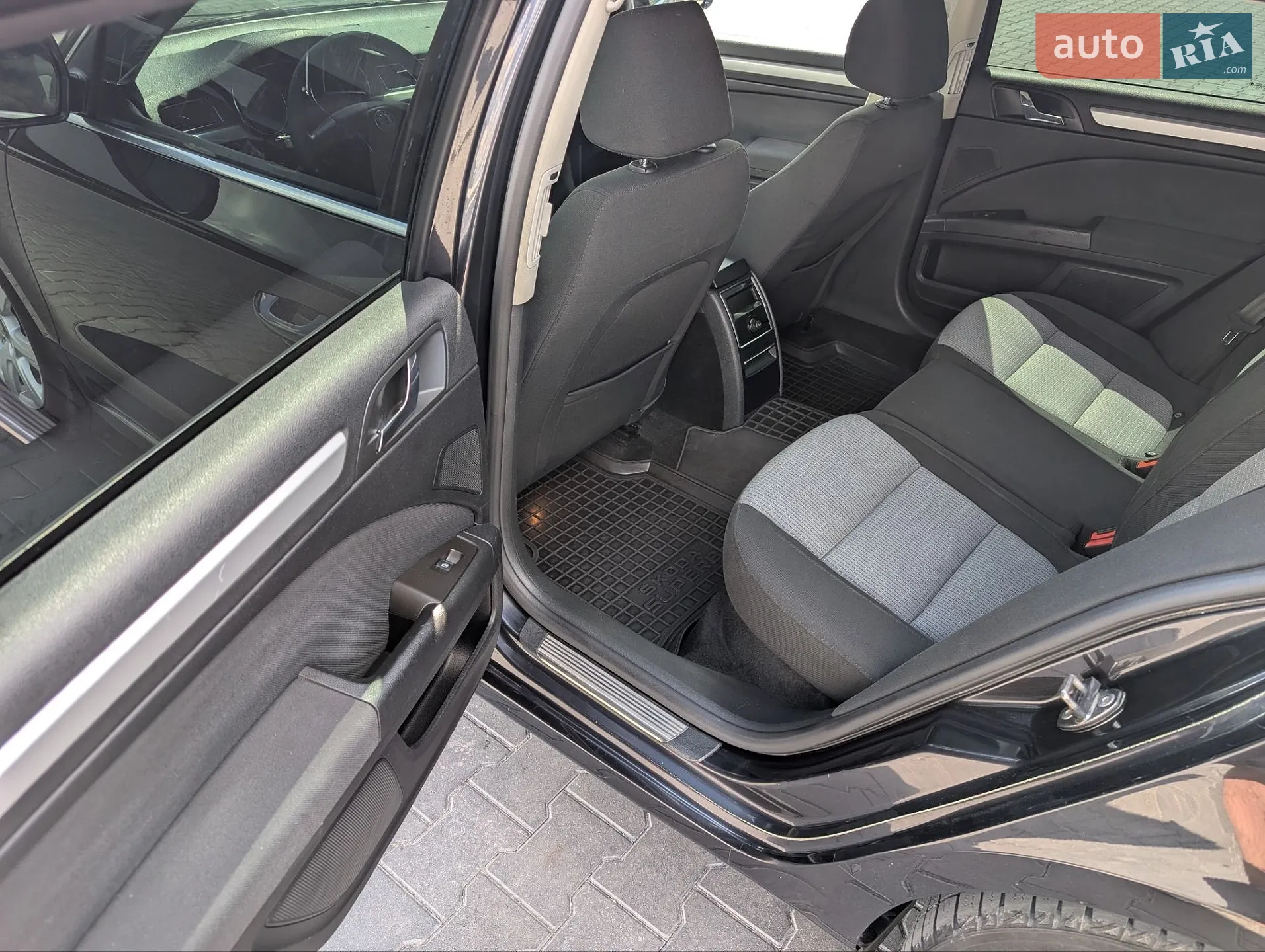 2010 Skoda Superb - мініатюра 12