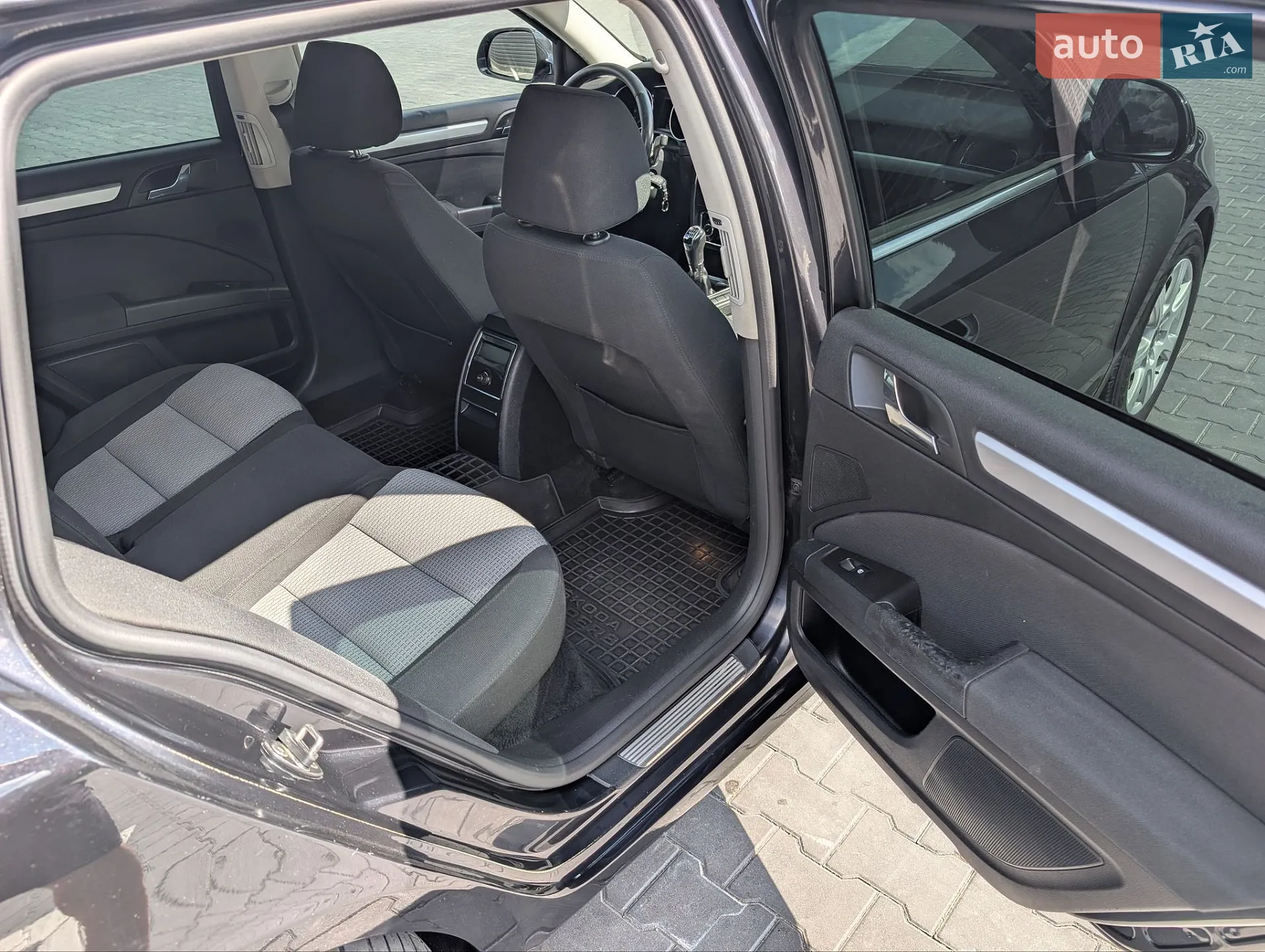 2010 Skoda Superb - мініатюра 13