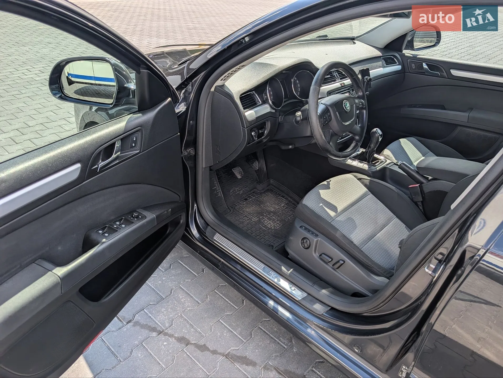 2010 Skoda Superb - мініатюра 15