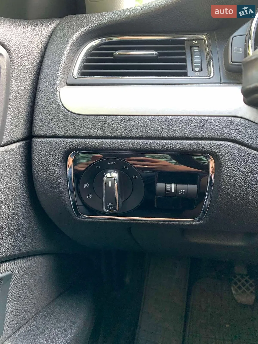 2010 Skoda Superb - мініатюра 8