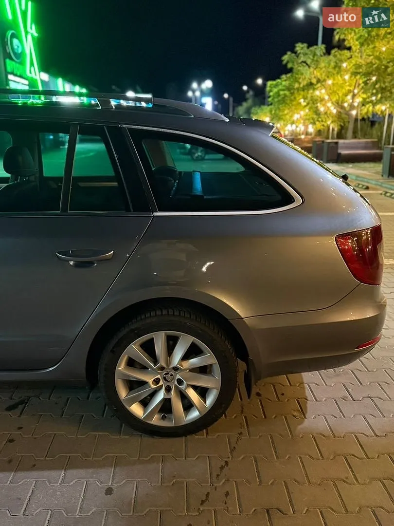2011 Skoda Superb - мініатюра 10