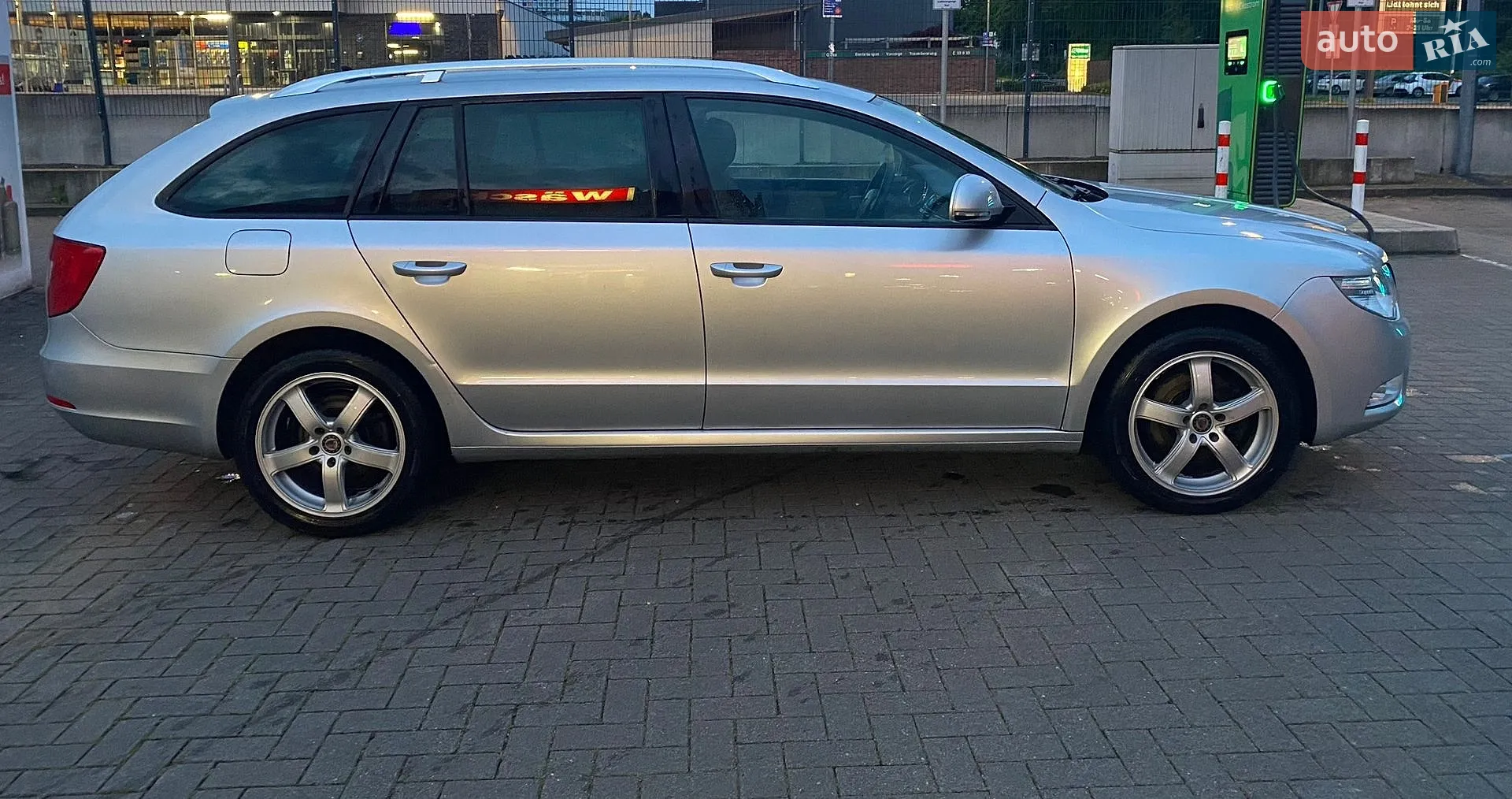 2011 Skoda Superb - мініатюра 3