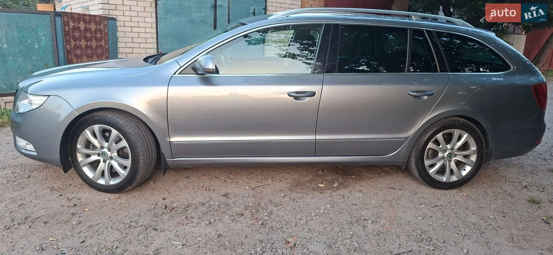 2010 Skoda Superb - мініатюра 2