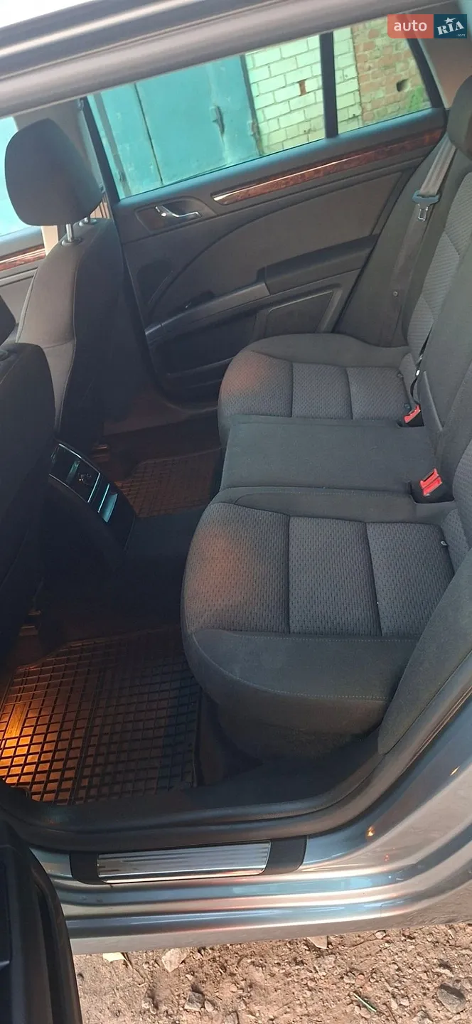 2010 Skoda Superb - мініатюра 12