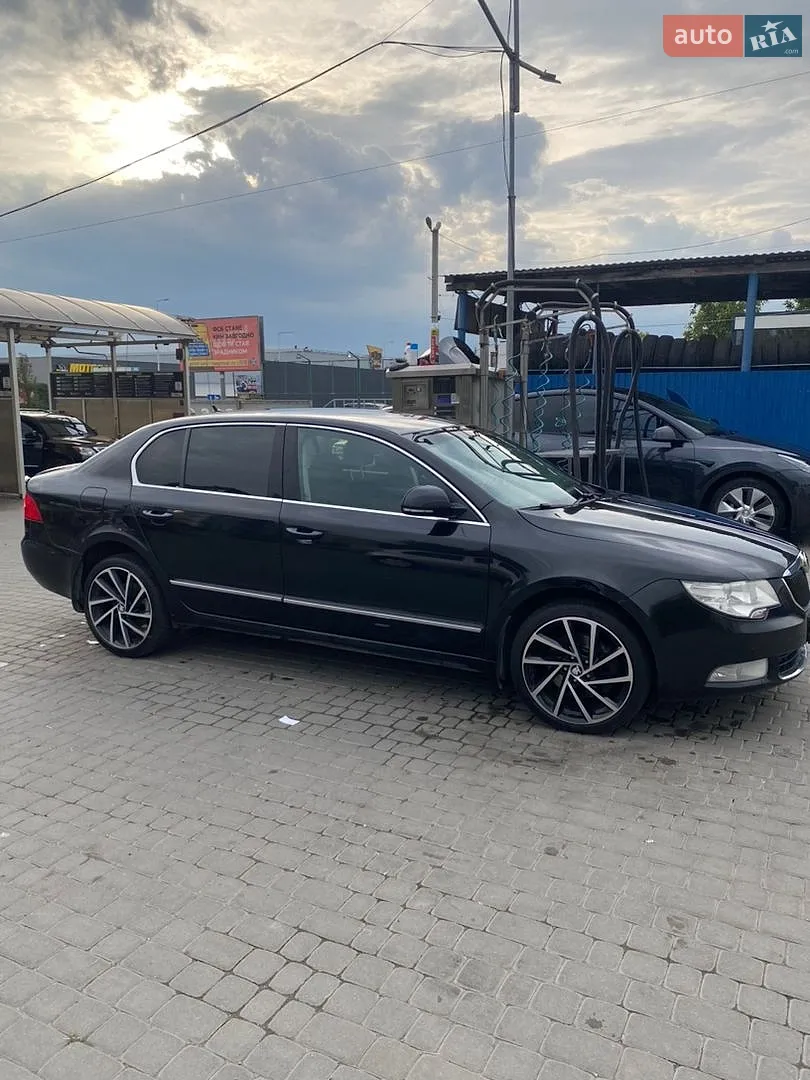 2010 Skoda Superb - мініатюра 2