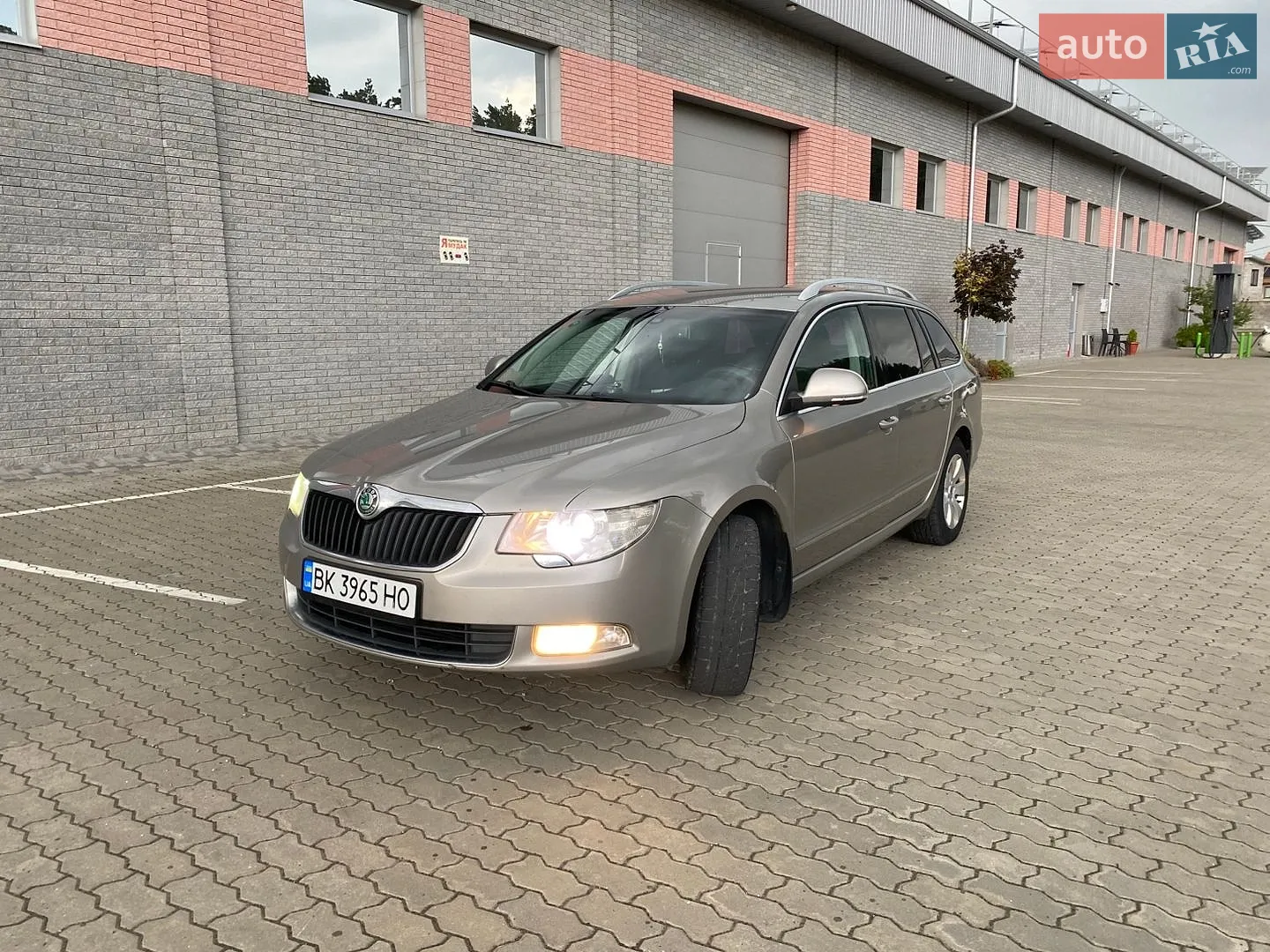 2010 Skoda Superb - фото 1