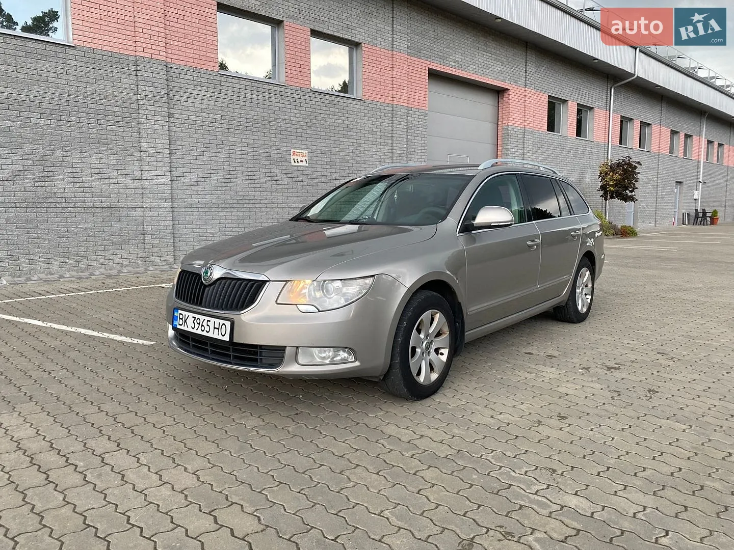 2010 Skoda Superb - мініатюра 6