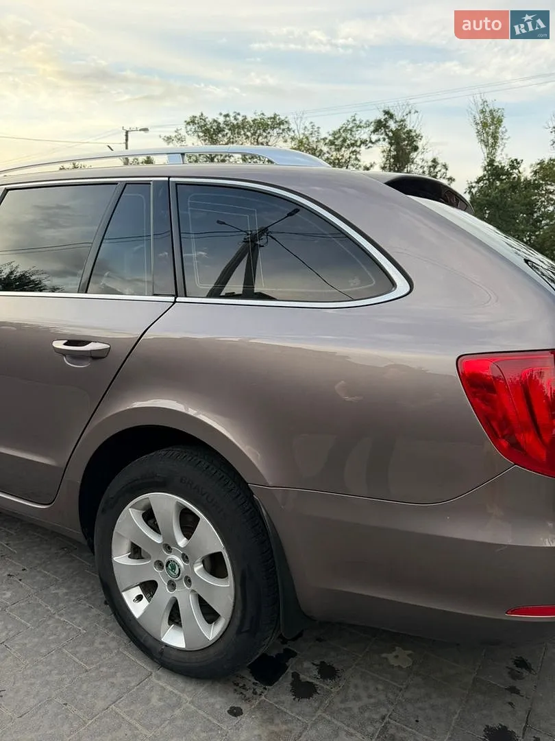2010 Skoda Superb - мініатюра 6