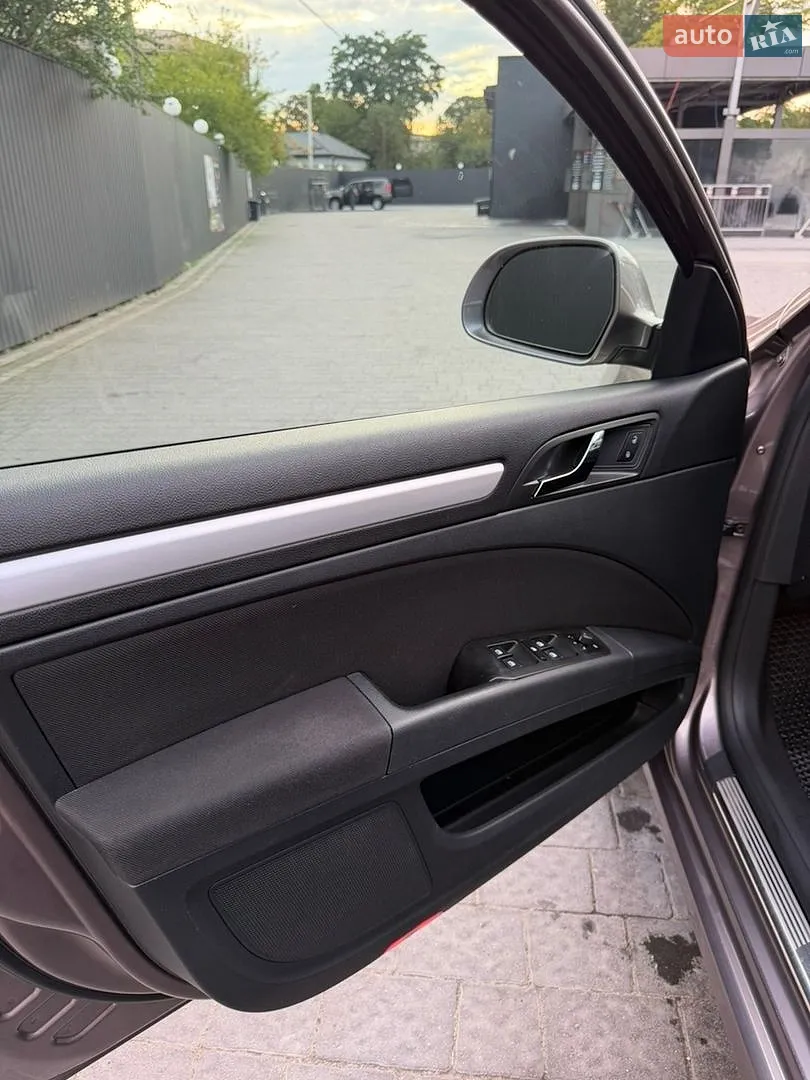 2010 Skoda Superb - мініатюра 16