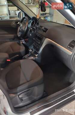 Хэтчбек Skoda Yeti 2012 в 