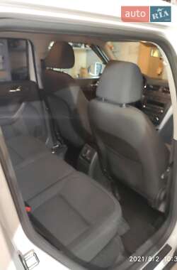 Хэтчбек Skoda Yeti 2012 в 